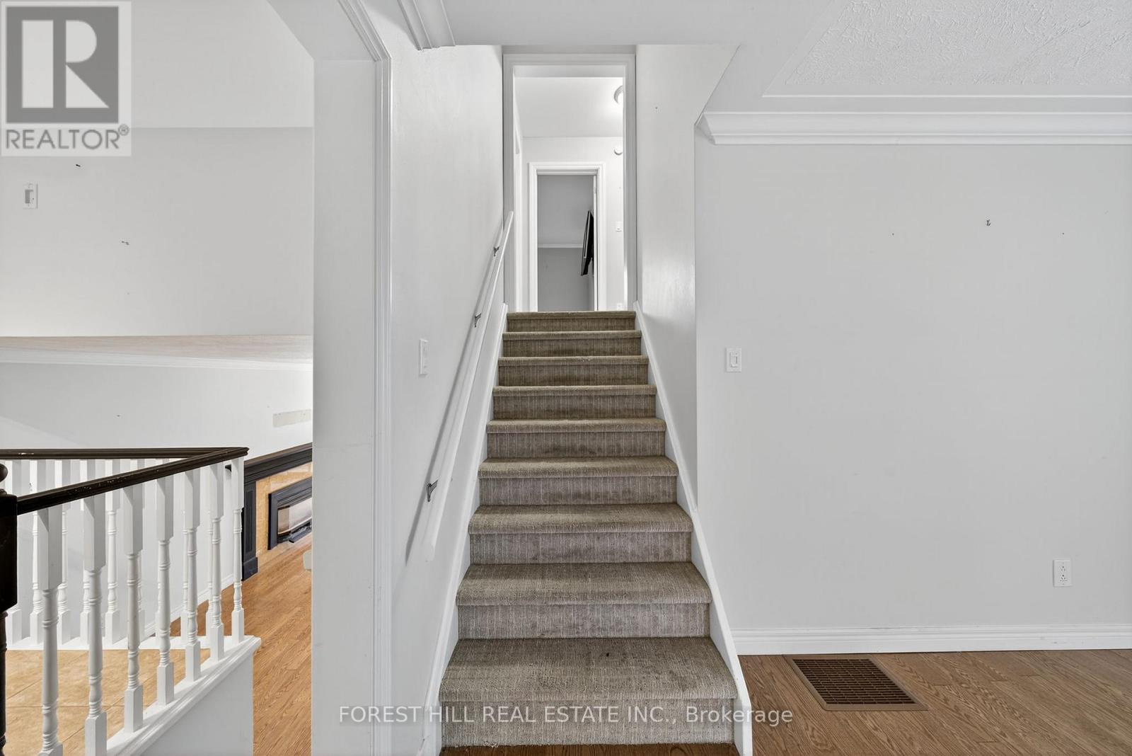 233 Rose Street, Barrie (Wellington), Ontario  L4M 2V3 - Photo 10 - S12484618