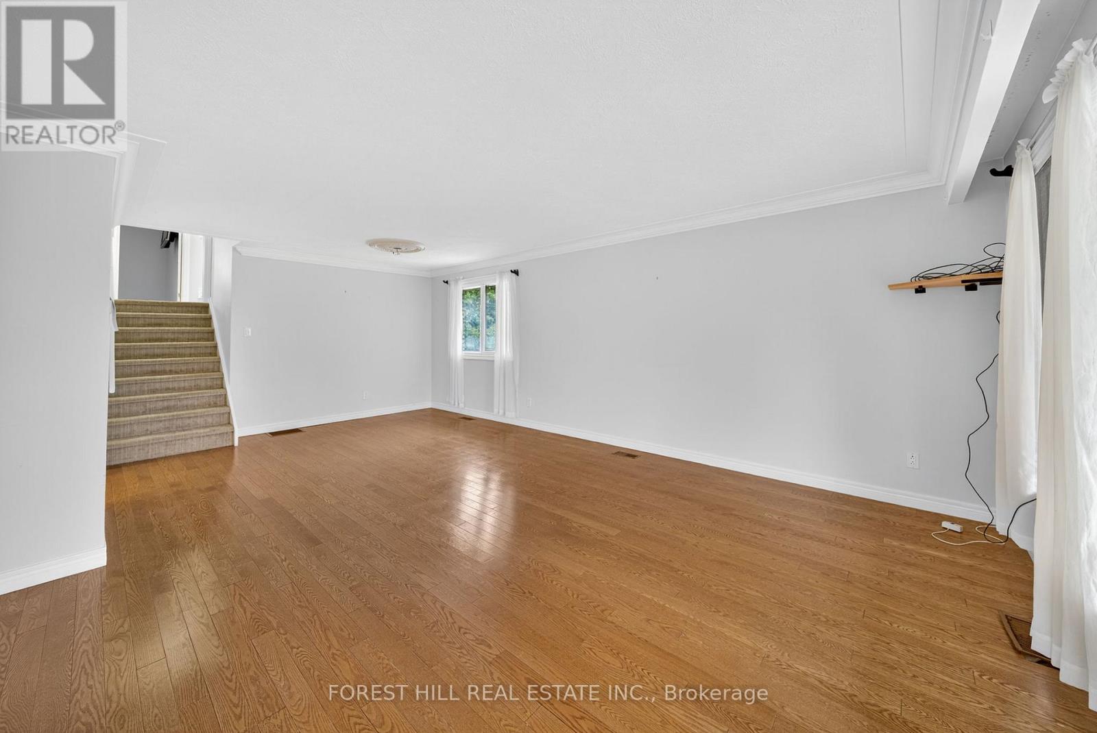 233 Rose Street, Barrie (Wellington), Ontario  L4M 2V3 - Photo 5 - S12484618