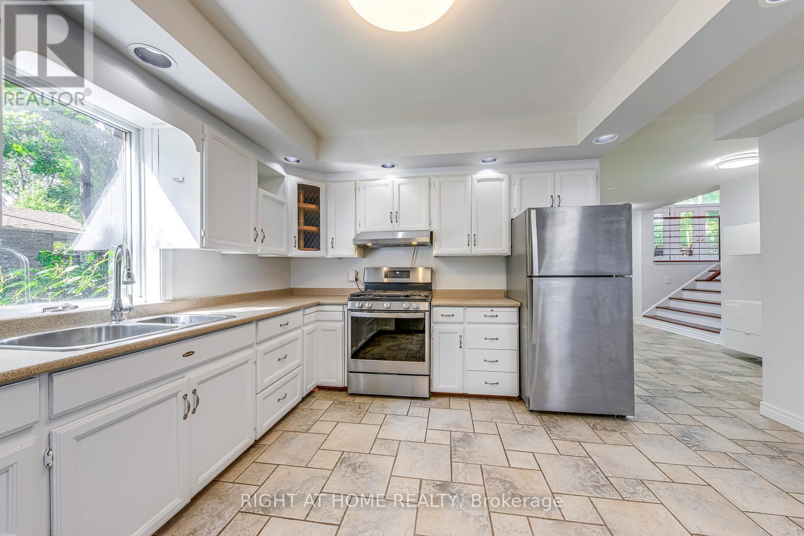 435 Maple Avenue, Oakville, Ontario  L6J 2J2 - Photo 16 - W12484602