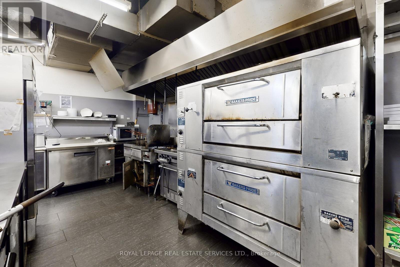 17 Commercial Street, Milton, Ontario  L9T 2H6 - Photo 14 - W12484633