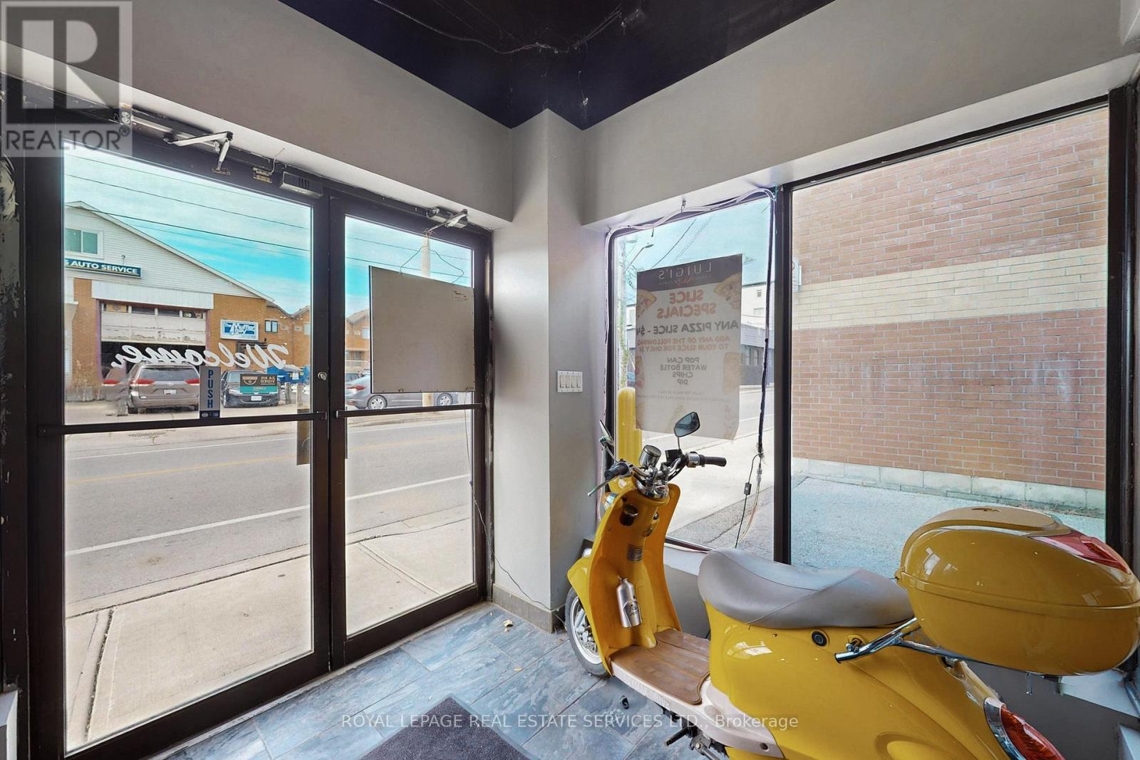 17 Commercial Street, Milton, Ontario  L9T 2H6 - Photo 3 - W12484633