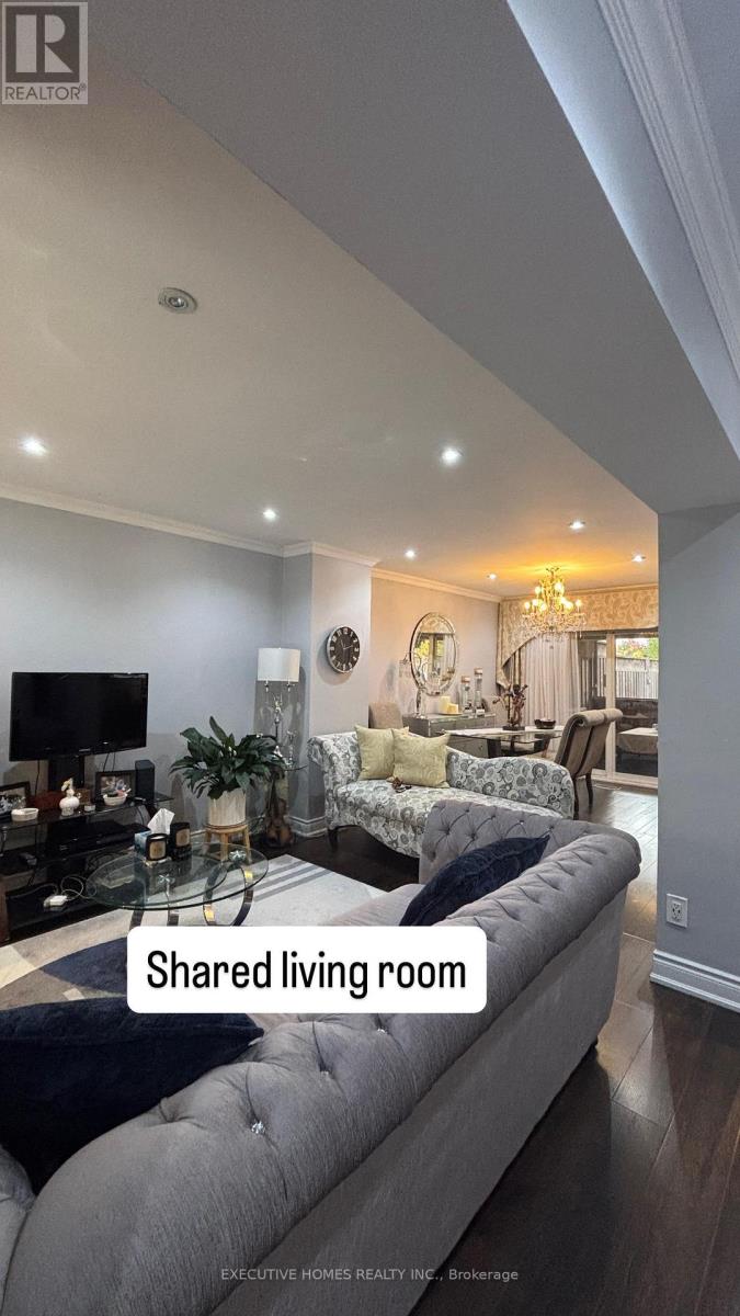 1341 Freeport Drive, Mississauga, Ontario  L5C 1S5 - Photo 10 - W12484639