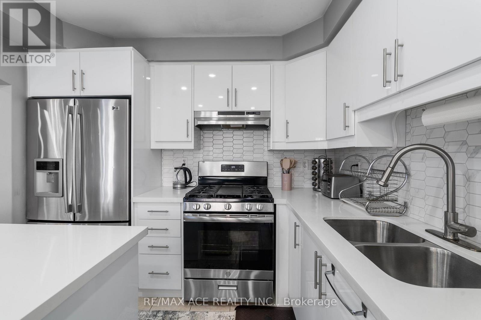 22 Apple Valley Way, Brampton, Ontario  L6P 0W4 - Photo 13 - W12484640