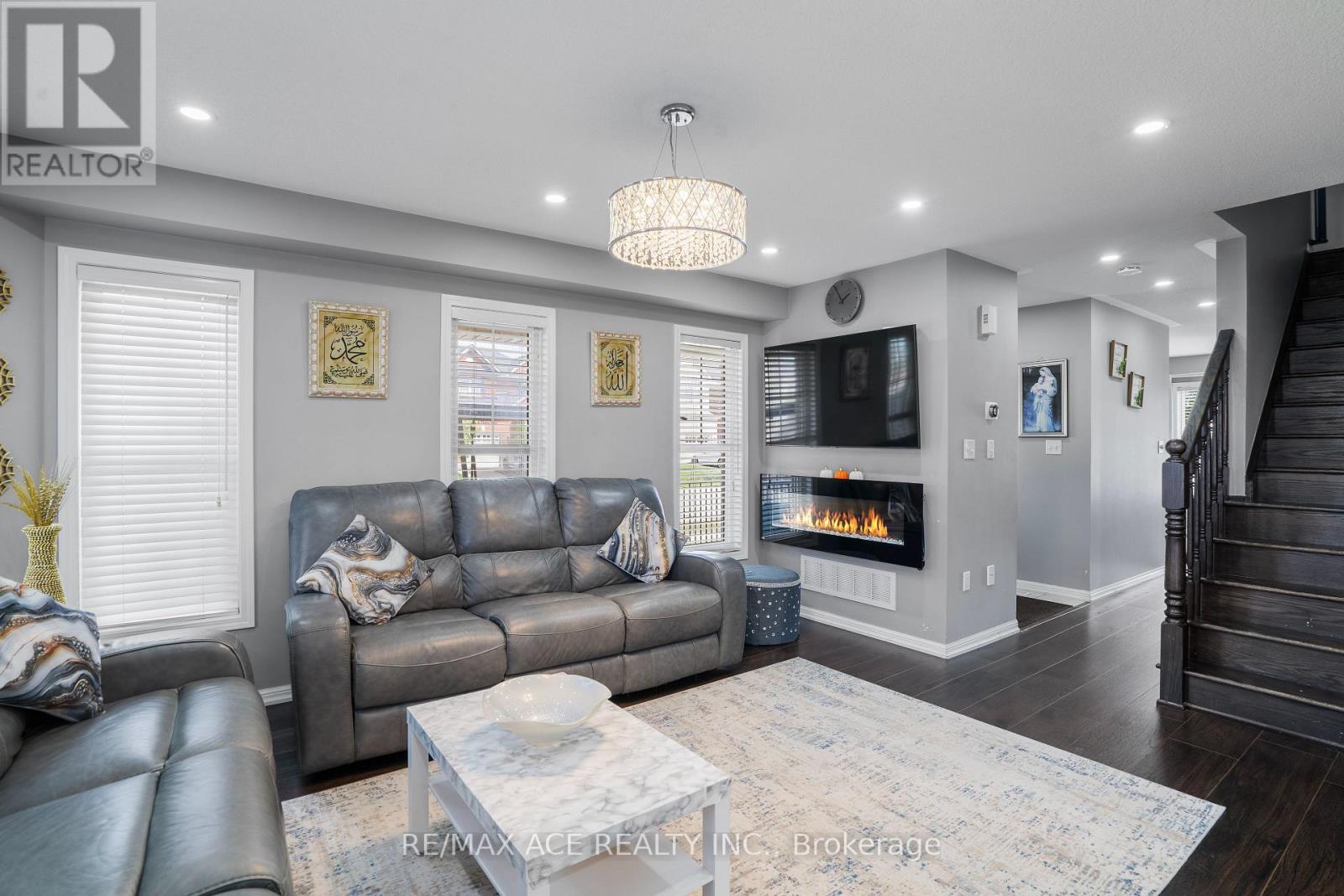 22 Apple Valley Way, Brampton, Ontario  L6P 0W4 - Photo 5 - W12484640