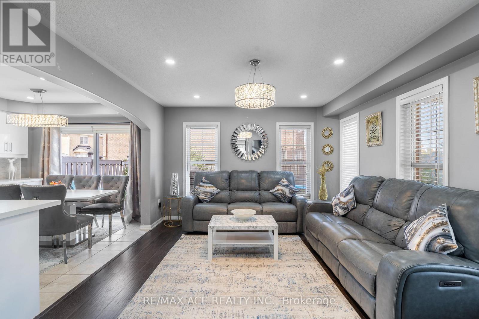 22 Apple Valley Way, Brampton, Ontario  L6P 0W4 - Photo 7 - W12484640