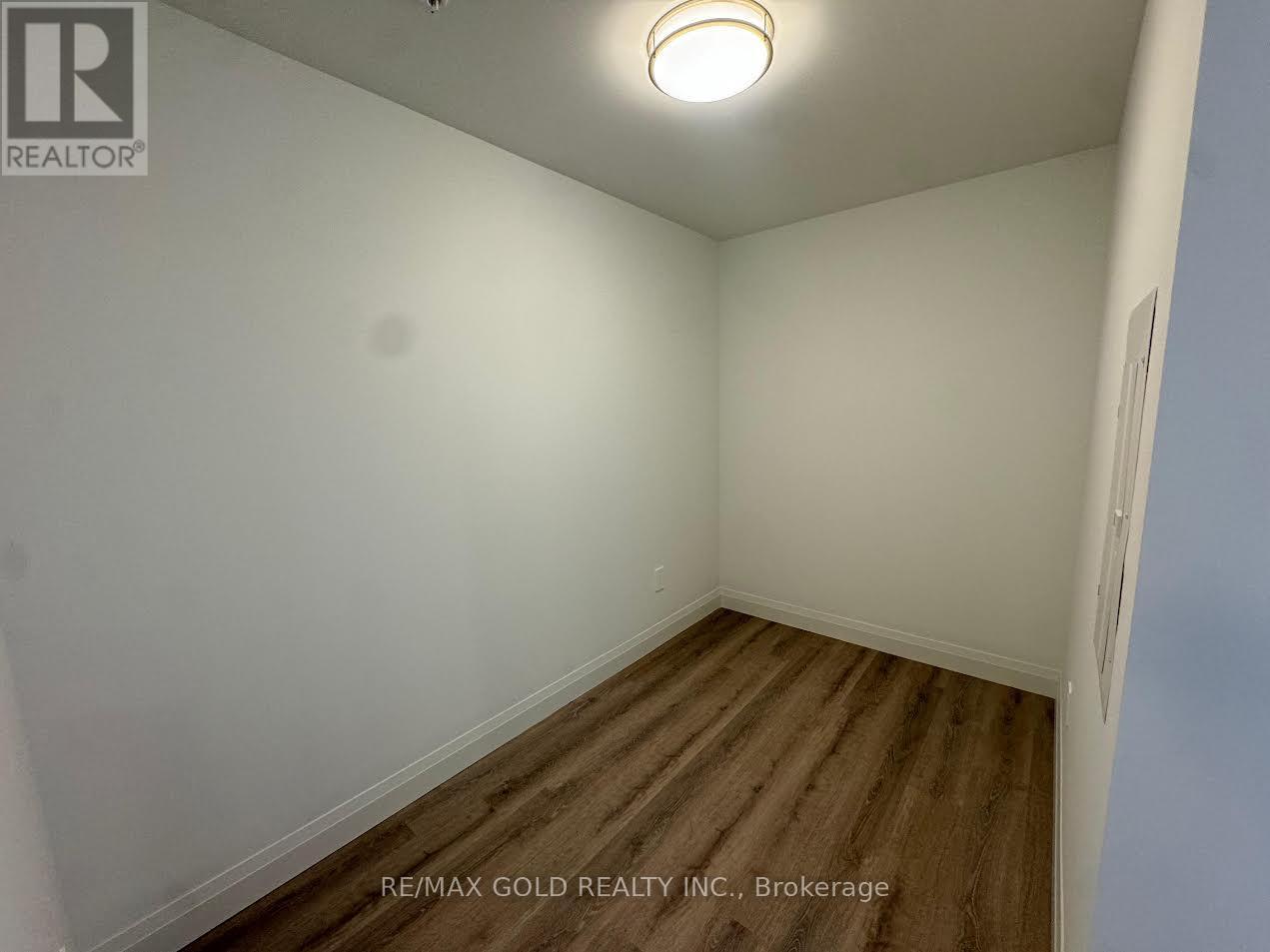 303 - 1333 Weber Street E, Kitchener, Ontario  N2A 1C2 - Photo 1 - X12484610