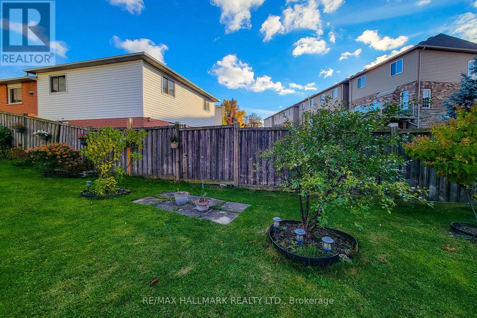 34 Marilyn Court, Hamilton, Ontario  L9B 2T5 - Photo 12 - X12484616