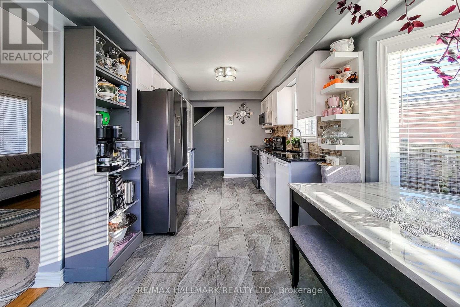 34 Marilyn Court, Hamilton, Ontario  L9B 2T5 - Photo 20 - X12484616