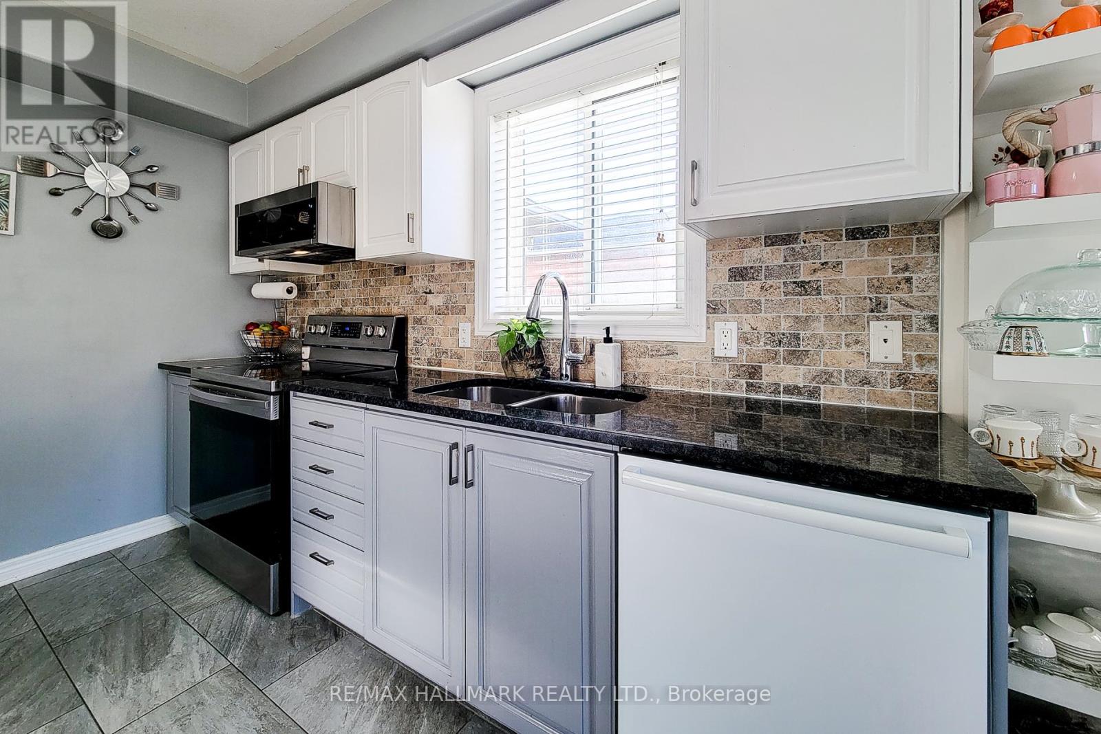 34 Marilyn Court, Hamilton, Ontario  L9B 2T5 - Photo 21 - X12484616