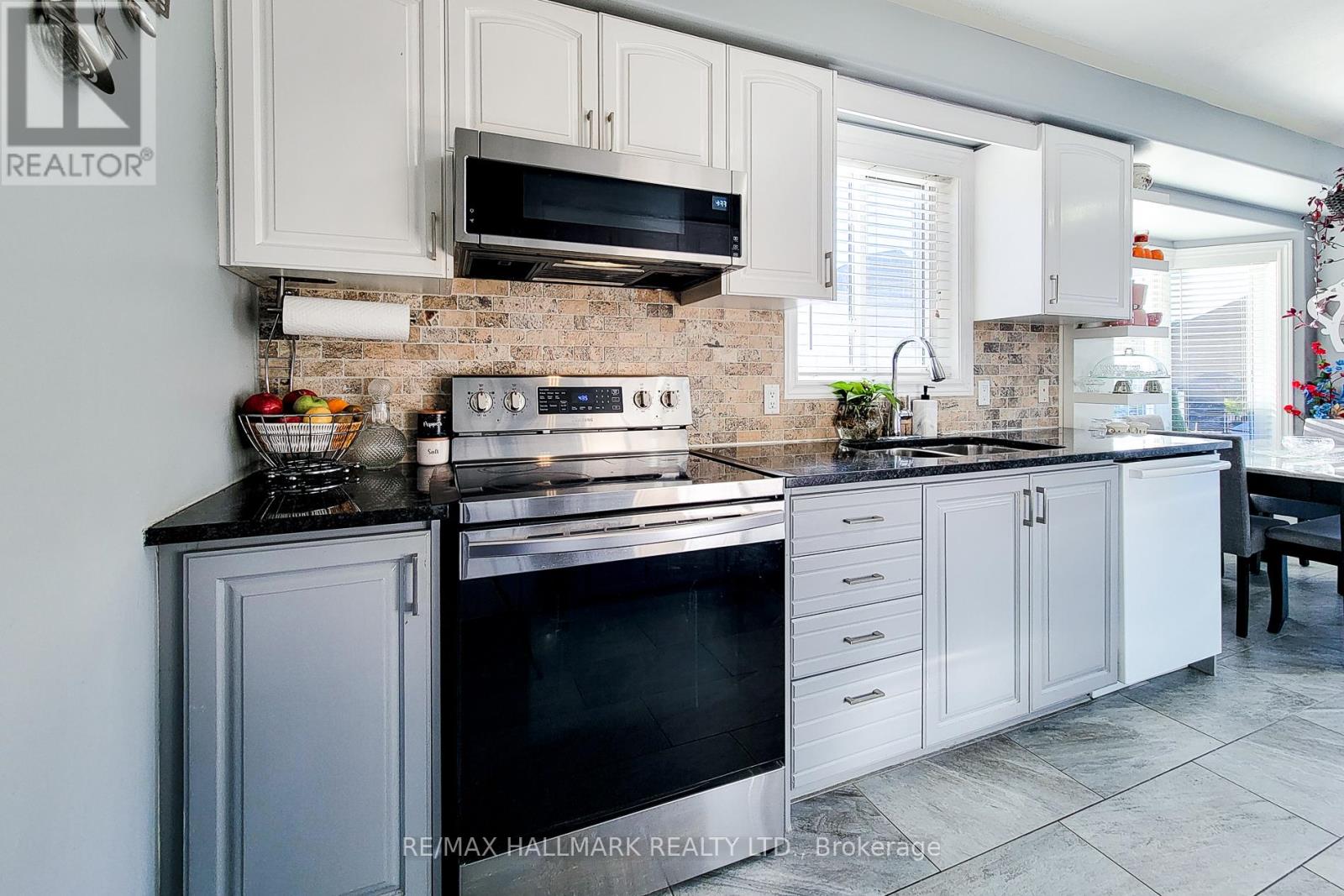 34 Marilyn Court, Hamilton, Ontario  L9B 2T5 - Photo 22 - X12484616