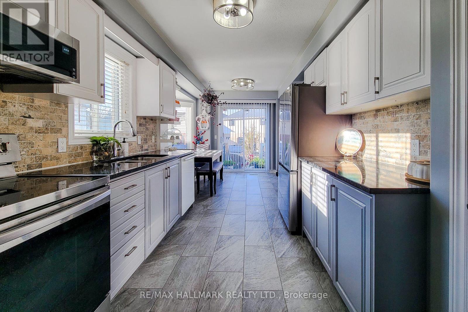 34 Marilyn Court, Hamilton, Ontario  L9B 2T5 - Photo 23 - X12484616