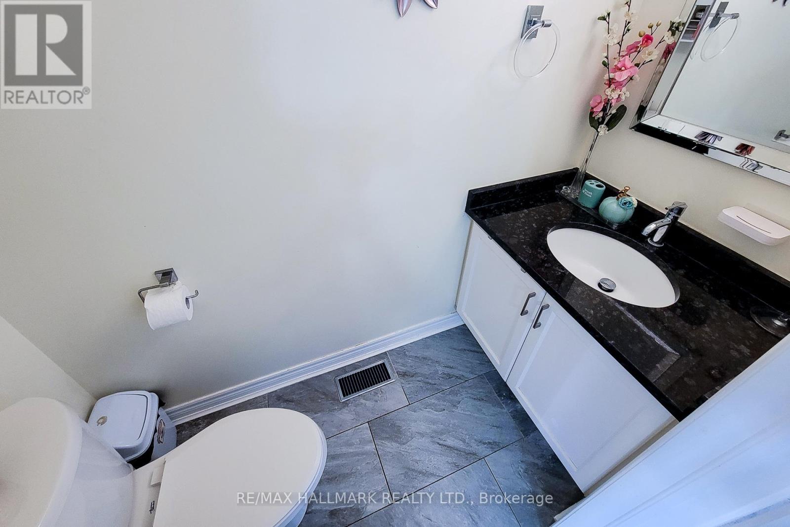 34 Marilyn Court, Hamilton, Ontario  L9B 2T5 - Photo 27 - X12484616