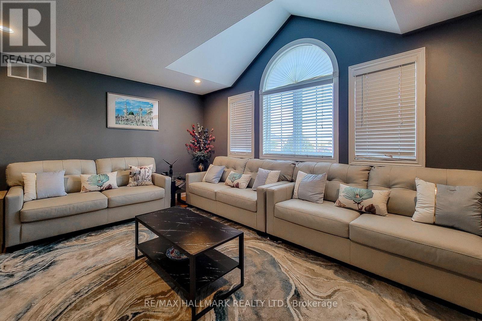 34 Marilyn Court, Hamilton, Ontario  L9B 2T5 - Photo 31 - X12484616