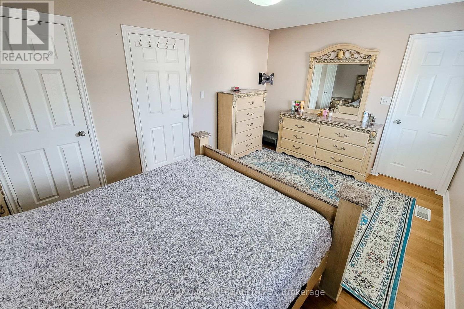 34 Marilyn Court, Hamilton, Ontario  L9B 2T5 - Photo 36 - X12484616