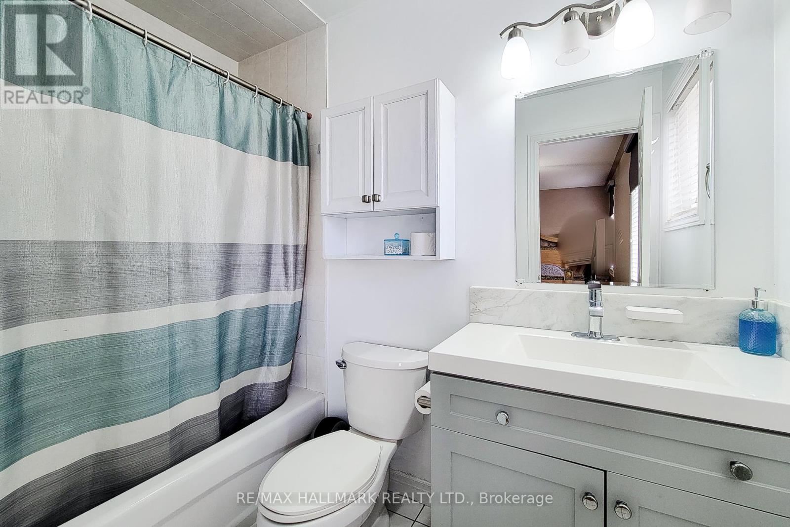 34 Marilyn Court, Hamilton, Ontario  L9B 2T5 - Photo 37 - X12484616