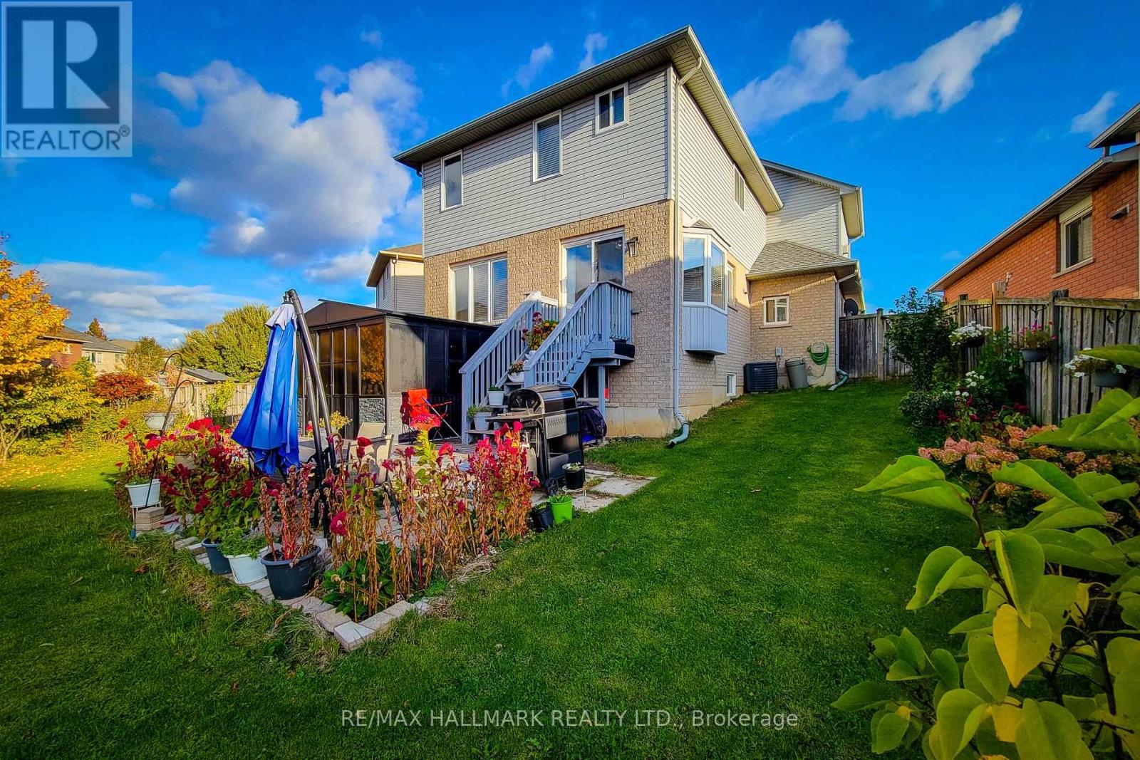 34 Marilyn Court, Hamilton, Ontario  L9B 2T5 - Photo 6 - X12484616