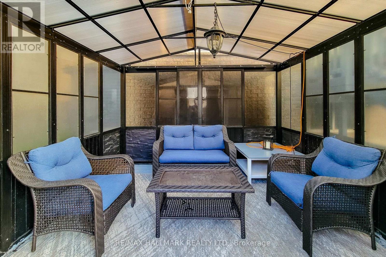 34 Marilyn Court, Hamilton, Ontario  L9B 2T5 - Photo 8 - X12484616