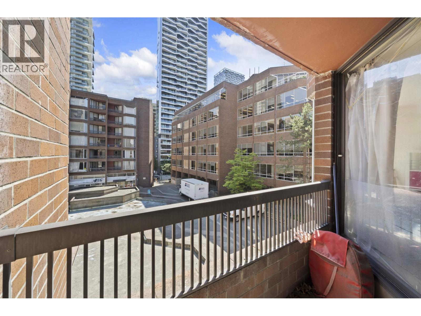 313 1330 Burrard Street, Vancouver, British Columbia  V6Z 2B8 - Photo 4 - R3062256