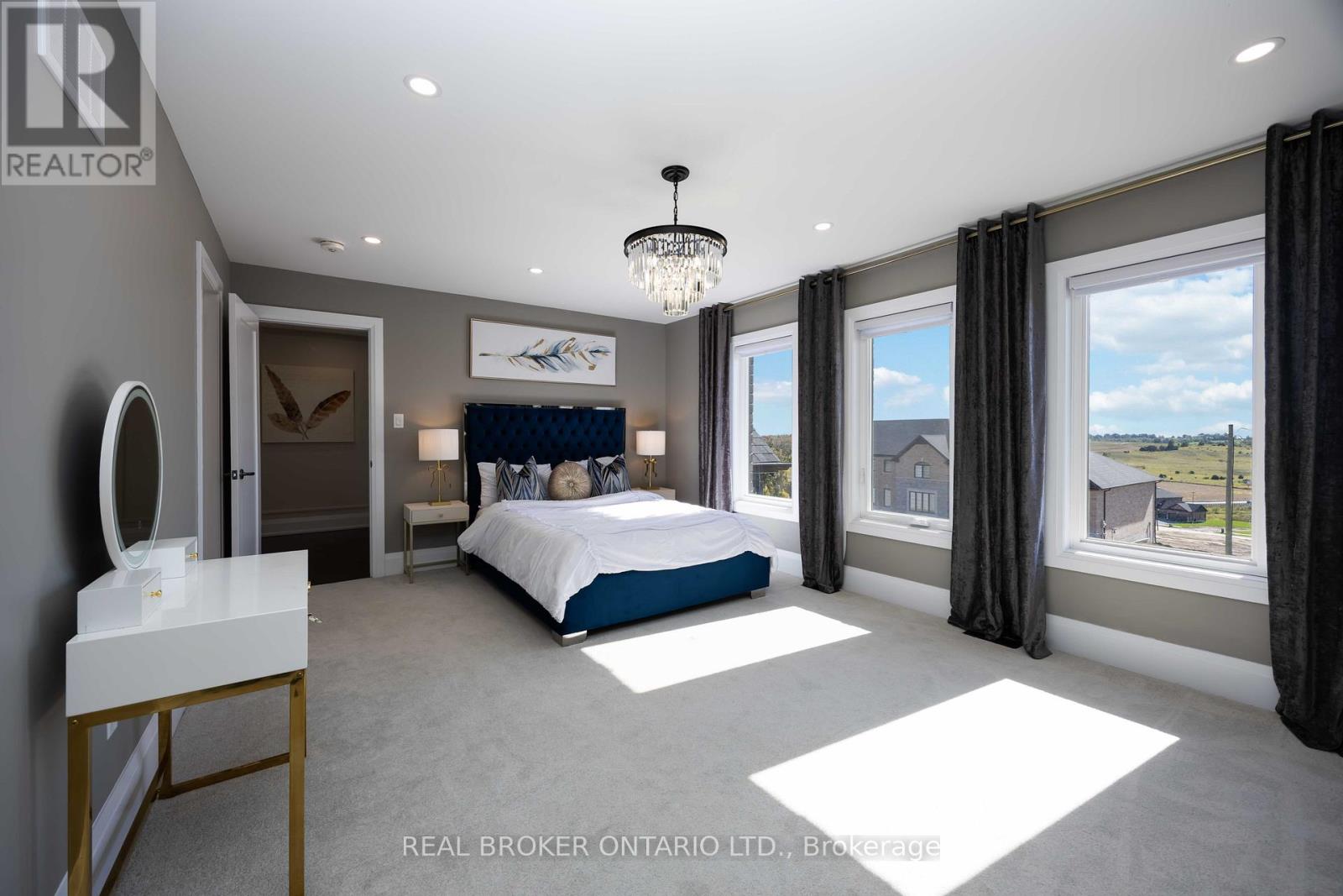 2236 Pemberton Way, Innisfil, Ontario  L0L 1K0 - Photo 16 - N12448484