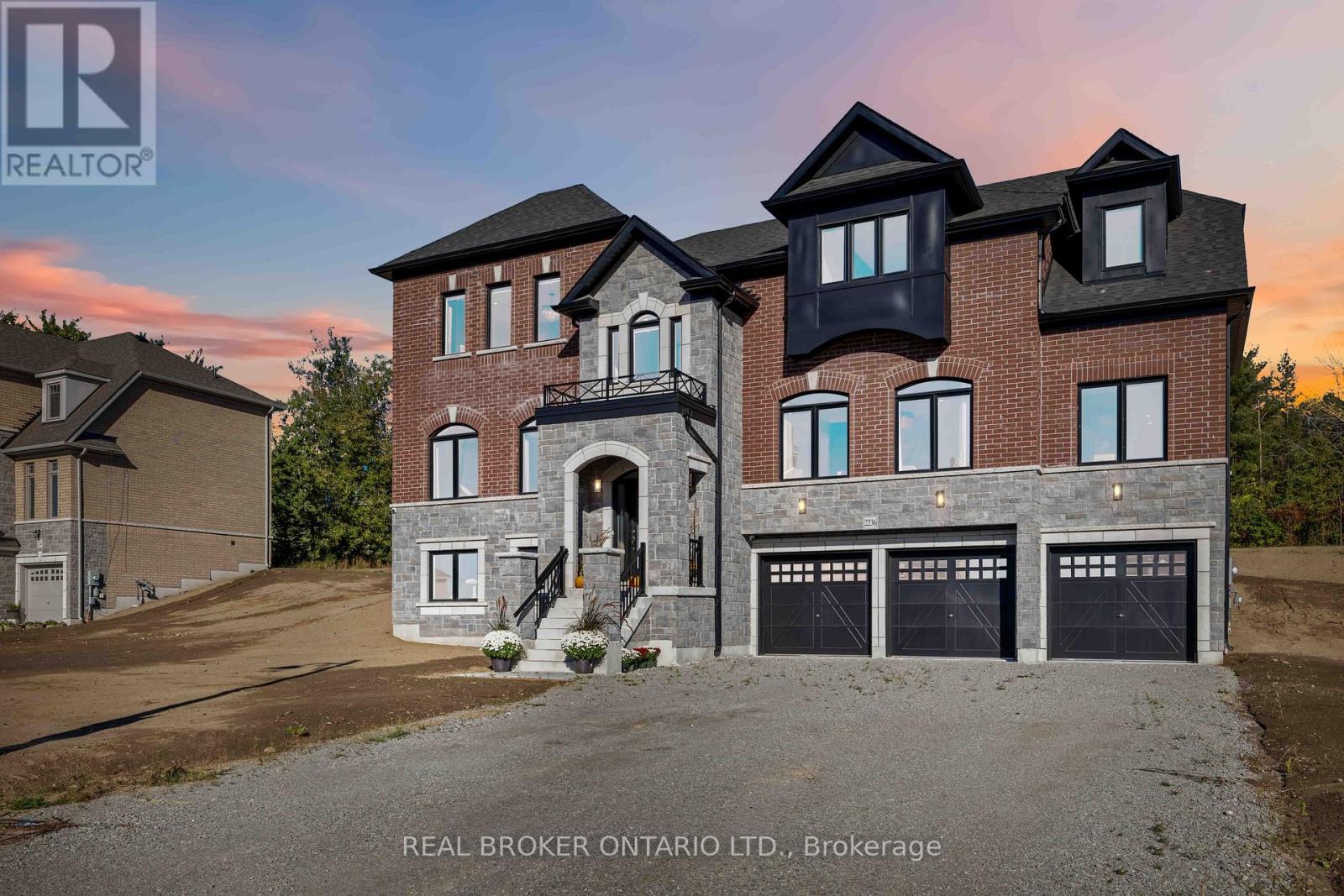 2236 Pemberton Way, Innisfil, Ontario  L0L 1K0 - Photo 2 - N12448484