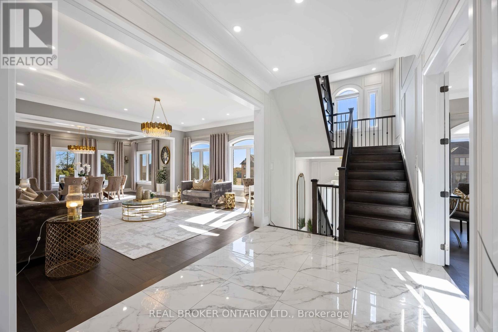 2236 Pemberton Way, Innisfil, Ontario  L0L 1K0 - Photo 6 - N12448484