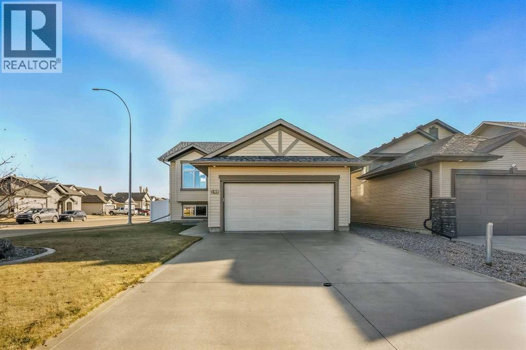 199 Robinson Avenue, Penhold, Alberta