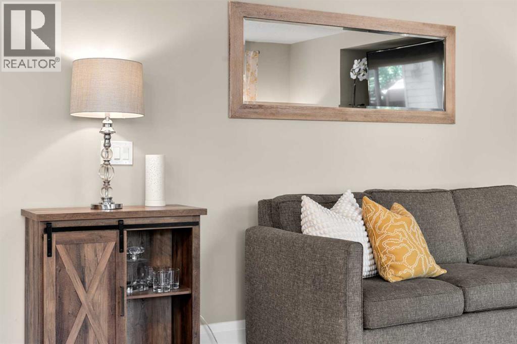 131 Crystalridge Court, Okotoks, Alberta  T1S 1X7 - Photo 6 - A2260111