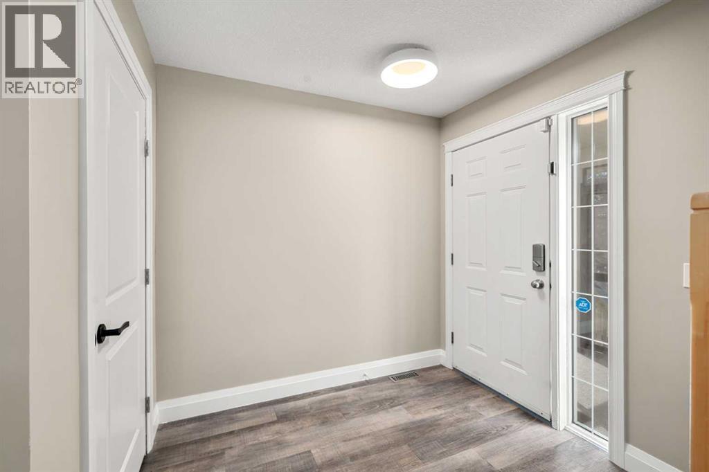131 Crystalridge Court, Okotoks, Alberta  T1S 1X7 - Photo 3 - A2260111
