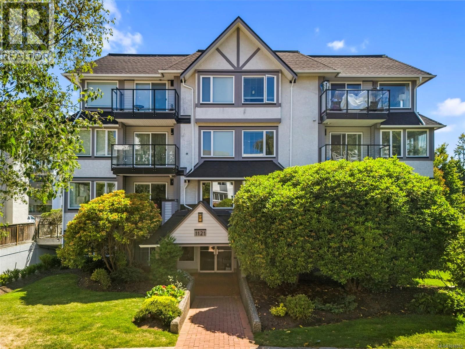 402 1121 Oscar St, Victoria, British Columbia
