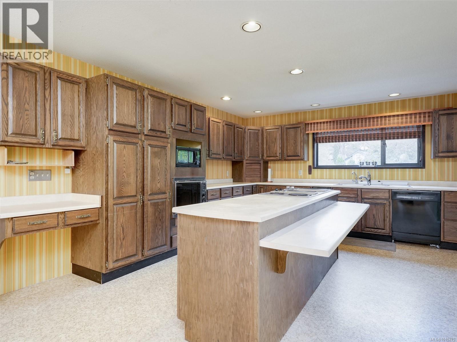 970 Ambassador Ave, Saanich, British Columbia  V8X 3N2 - Photo 10 - 1015275