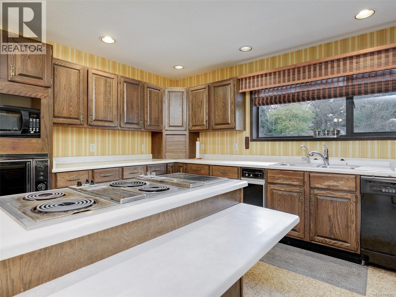 970 Ambassador Ave, Saanich, British Columbia  V8X 3N2 - Photo 12 - 1015275