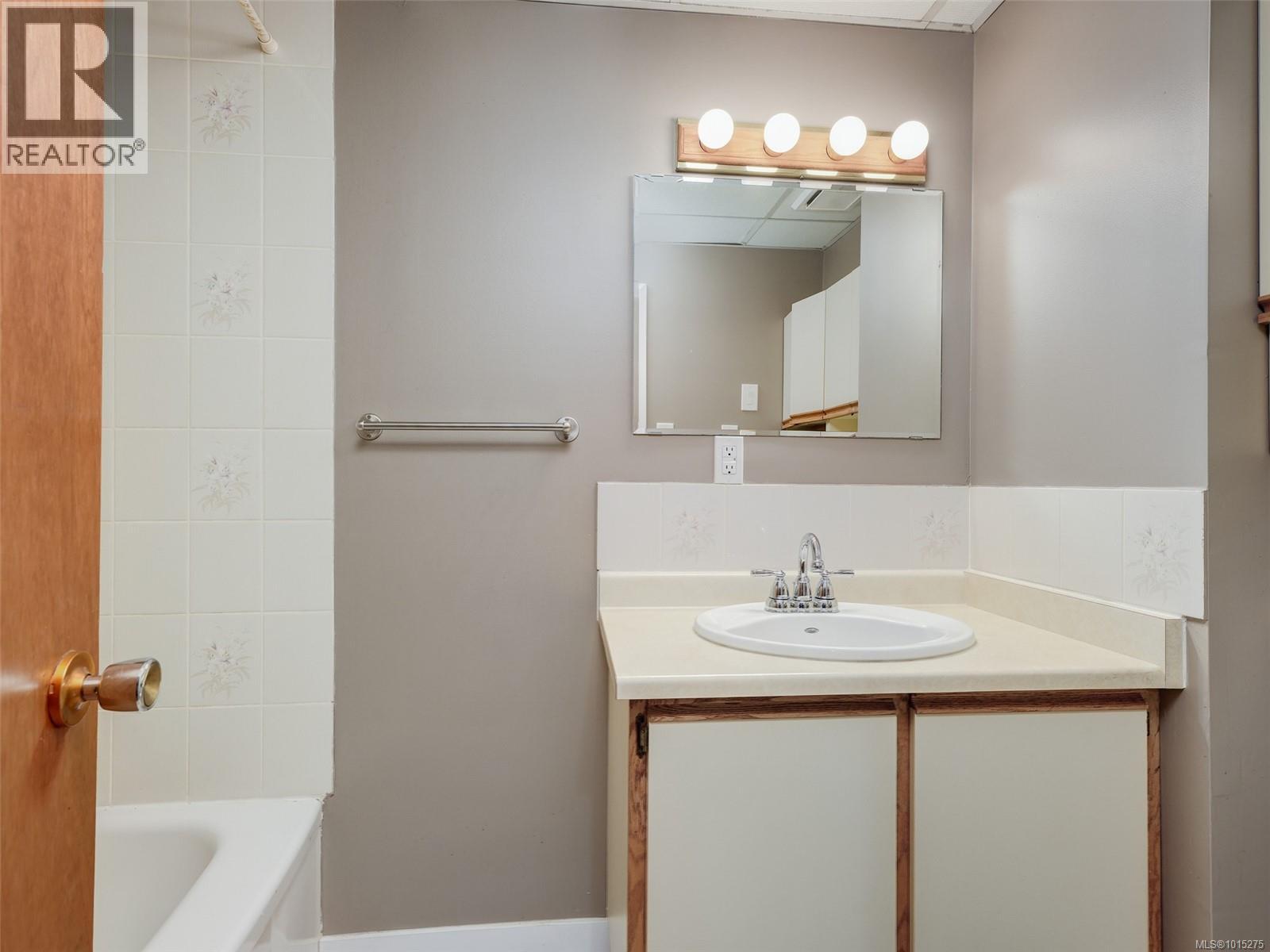 970 Ambassador Ave, Saanich, British Columbia  V8X 3N2 - Photo 25 - 1015275