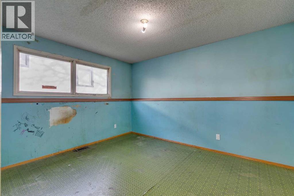 1204 Lake Sylvan Drive Se, Calgary, Alberta  T2J 3C8 - Photo 11 - A2262647