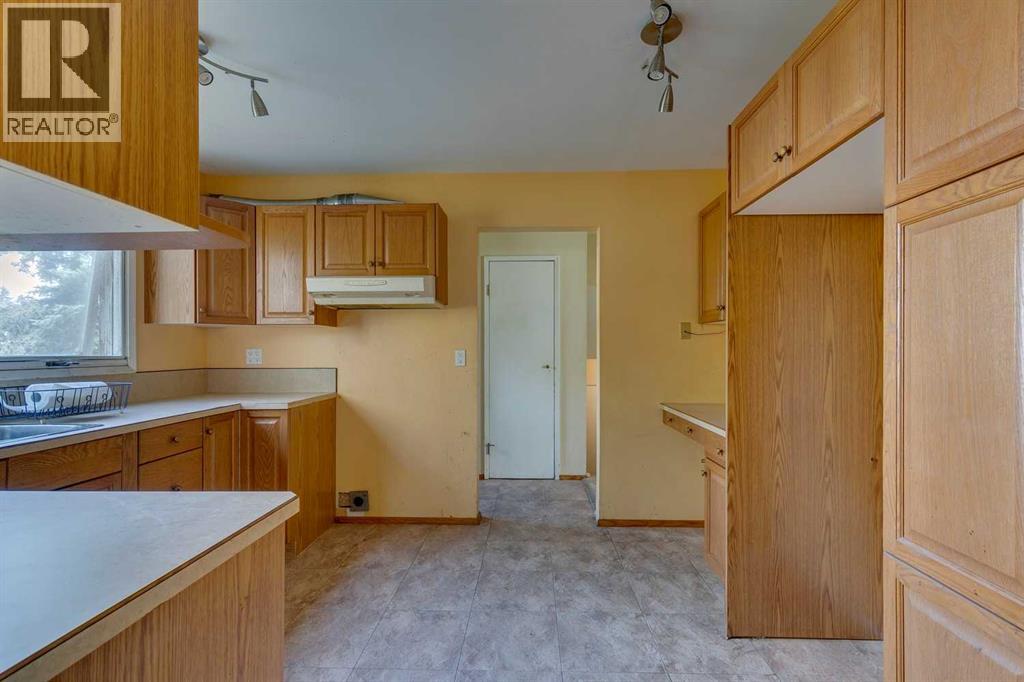 1204 Lake Sylvan Drive Se, Calgary, Alberta  T2J 3C8 - Photo 6 - A2262647