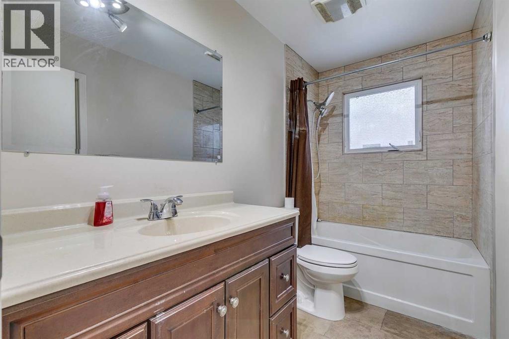 1204 Lake Sylvan Drive Se, Calgary, Alberta  T2J 3C8 - Photo 8 - A2262647