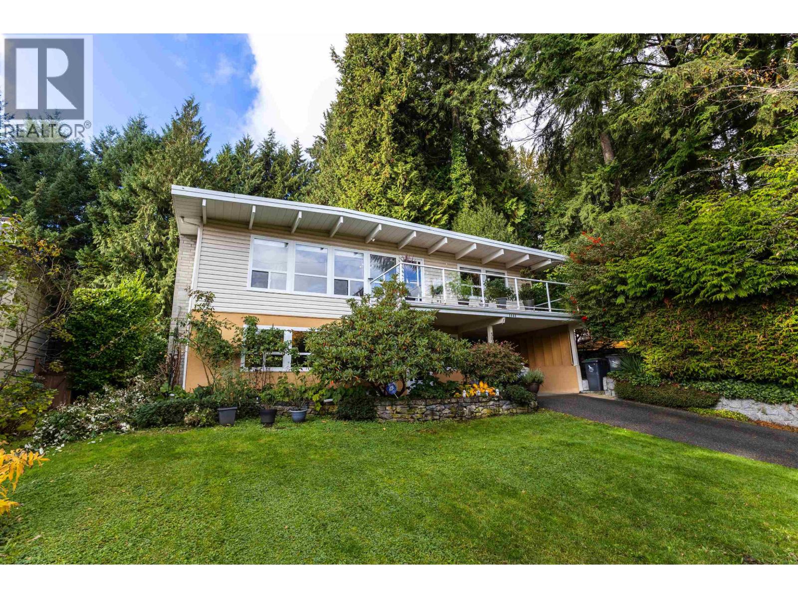 3063 ROYAL AVENUE, North Vancouver, British Columbia