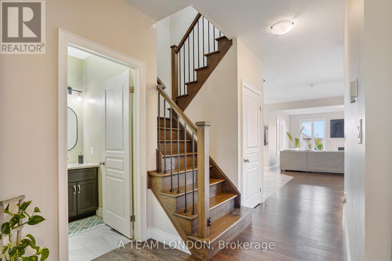 2479 Seven Oaks Ridge, London South, Ontario  N6M 1G5 - Photo 13 - X12484701
