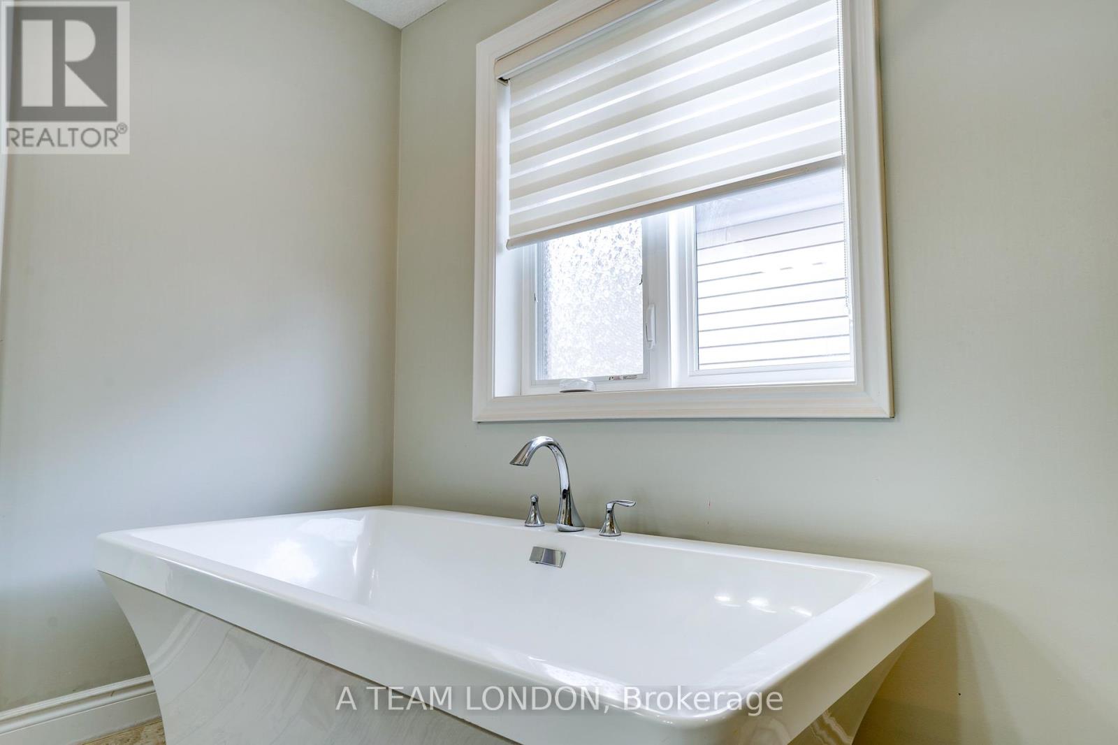 2479 Seven Oaks Ridge, London South, Ontario  N6M 1G5 - Photo 19 - X12484701