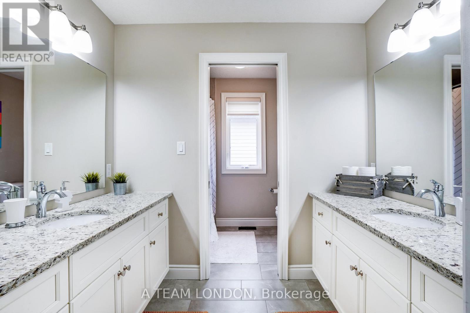 2479 Seven Oaks Ridge, London South, Ontario  N6M 1G5 - Photo 26 - X12484701