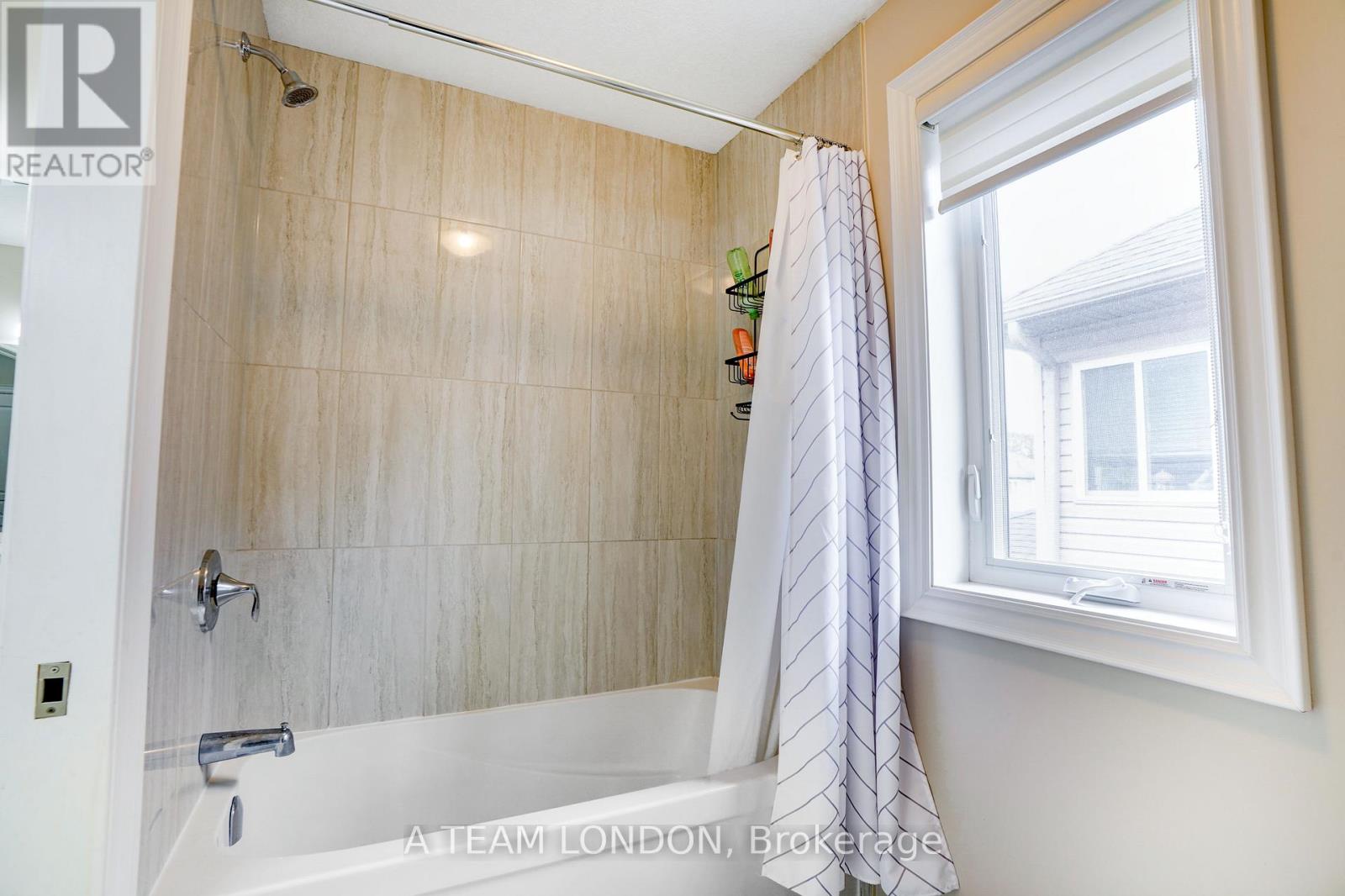2479 Seven Oaks Ridge, London South, Ontario  N6M 1G5 - Photo 27 - X12484701