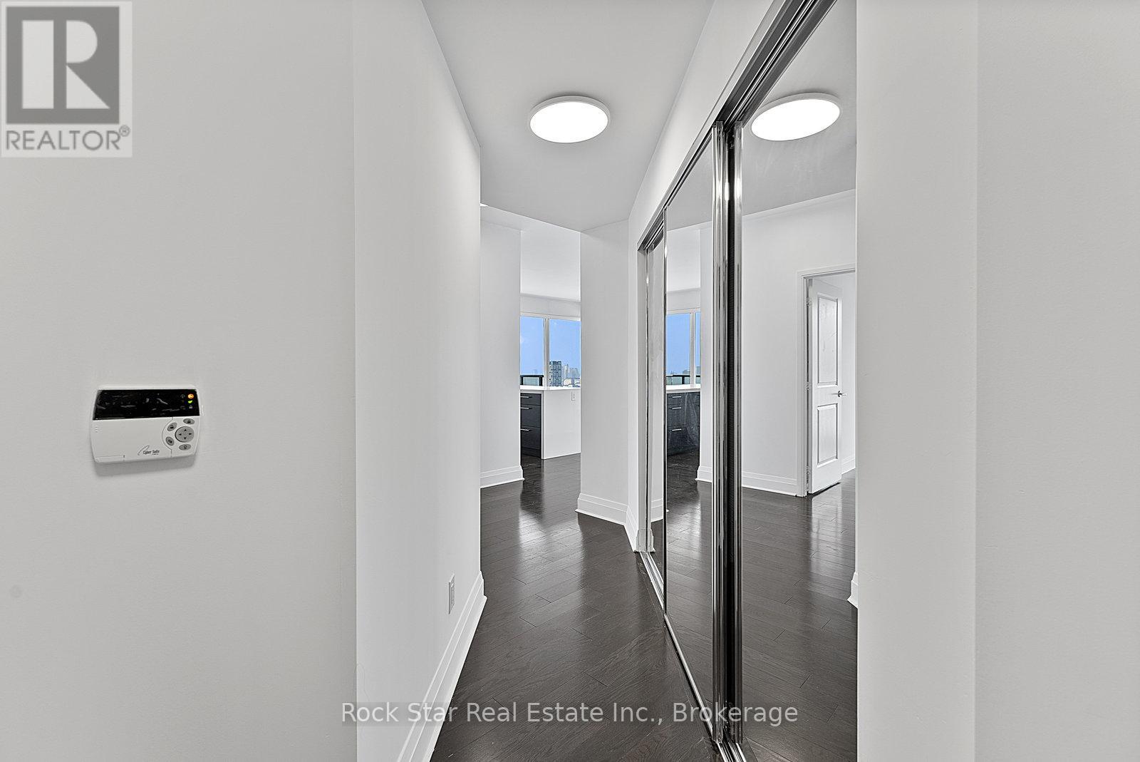 2604 - 65 St. Mary Street, Toronto, Ontario  M5S 0A6 - Photo 2 - C12484707