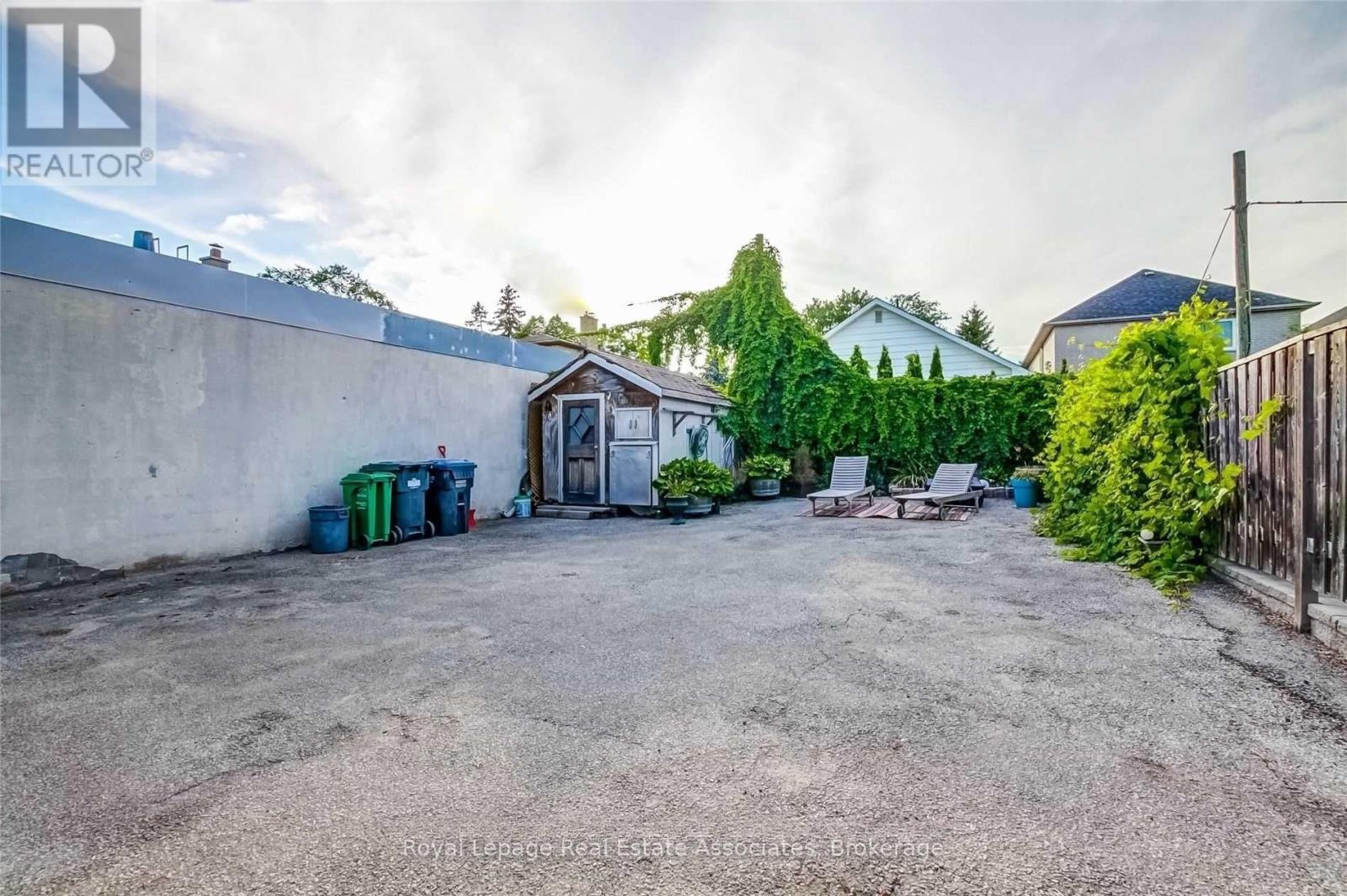 881 Lakeshore Road E, Mississauga, Ontario  L5E 1E2 - Photo 14 - W12484674