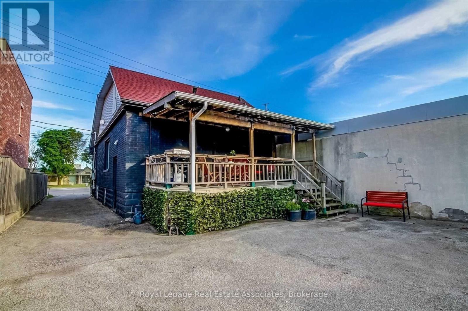 881 Lakeshore Road E, Mississauga, Ontario  L5E 1E2 - Photo 16 - W12484674