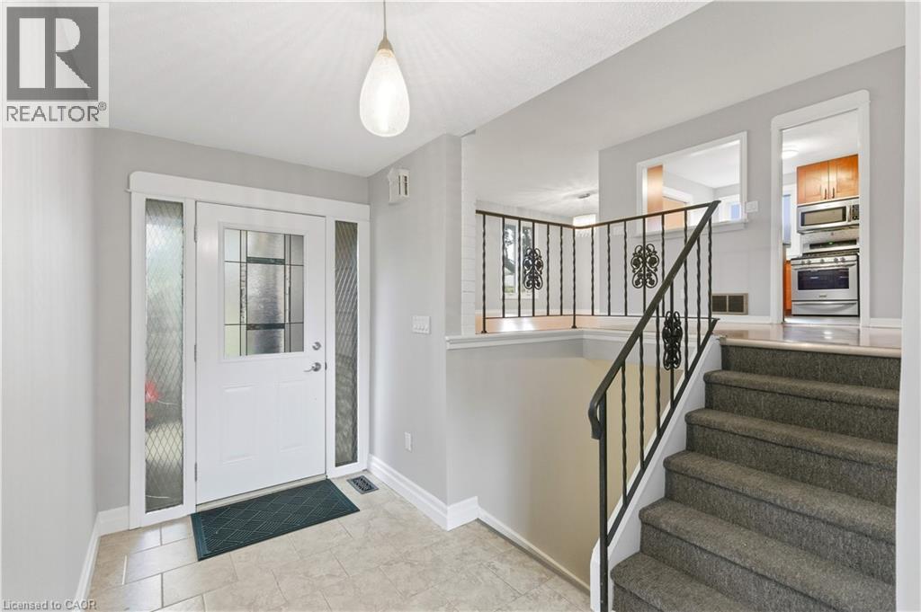 111 Britten Close, Hamilton, Ontario  L9C 4K1 - Photo 2 - 40770439