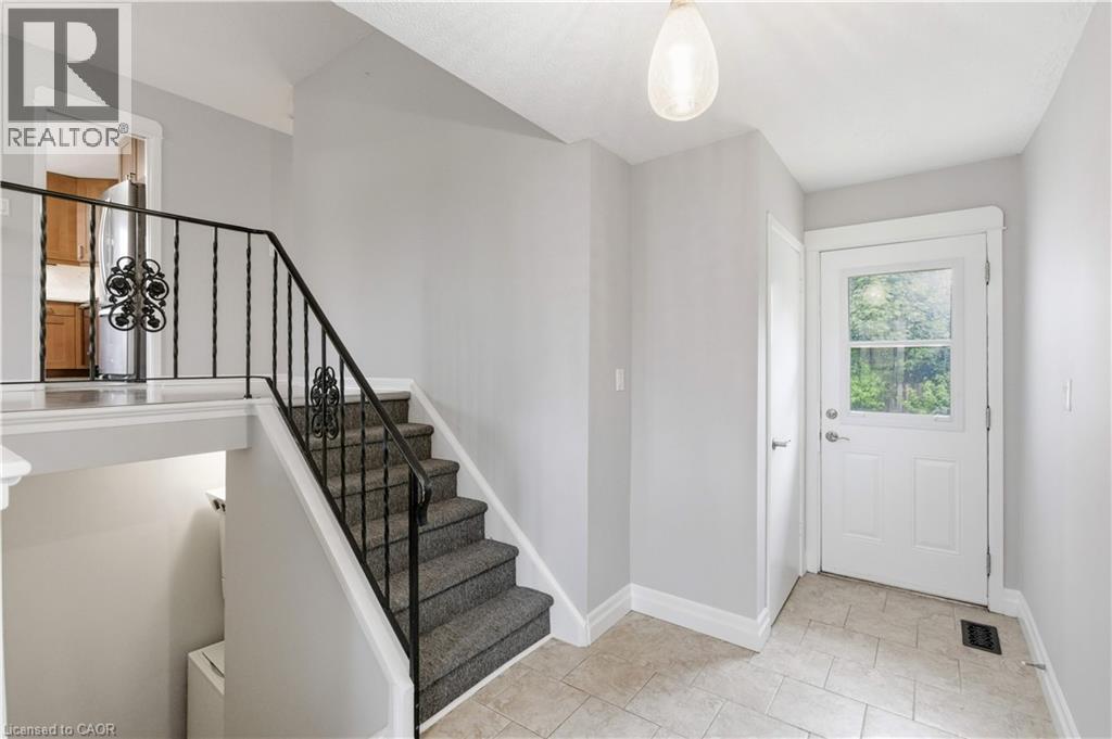 111 Britten Close, Hamilton, Ontario  L9C 4K1 - Photo 3 - 40770439