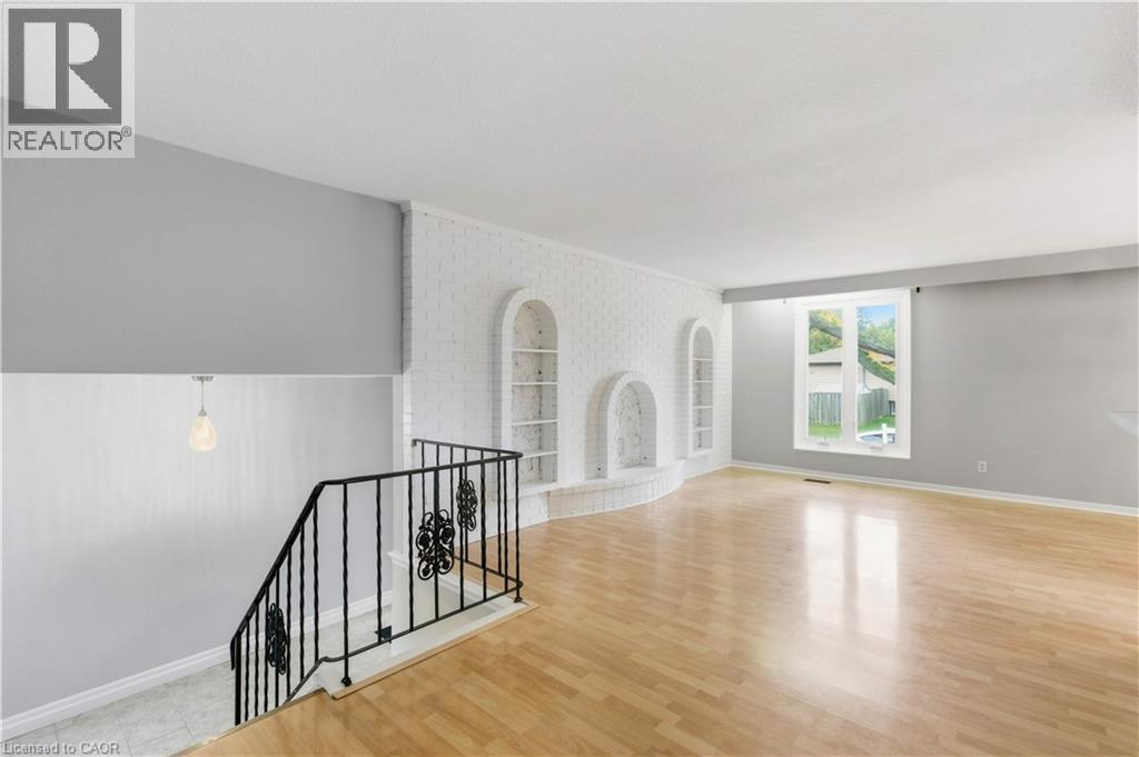 111 Britten Close, Hamilton, Ontario  L9C 4K1 - Photo 5 - 40770439