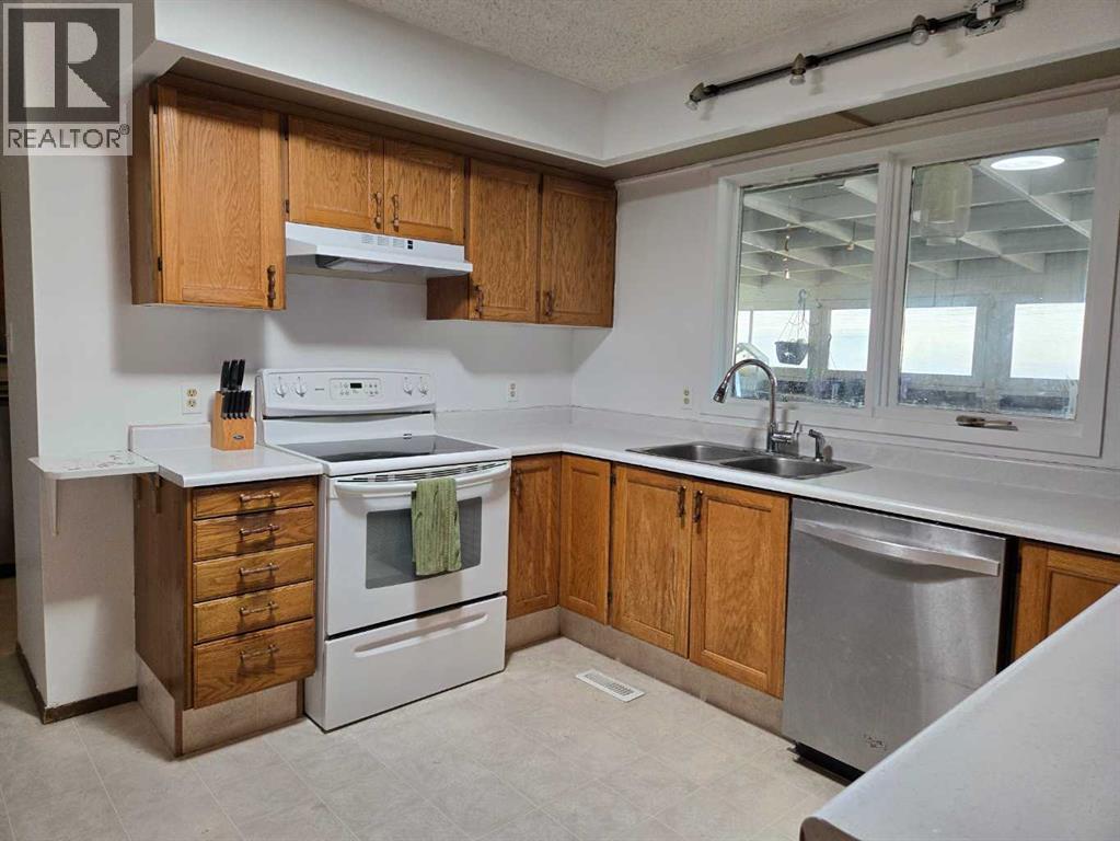 3002 225 Street, Bellevue, Alberta  T0K 0C0 - Photo 5 - A2264792