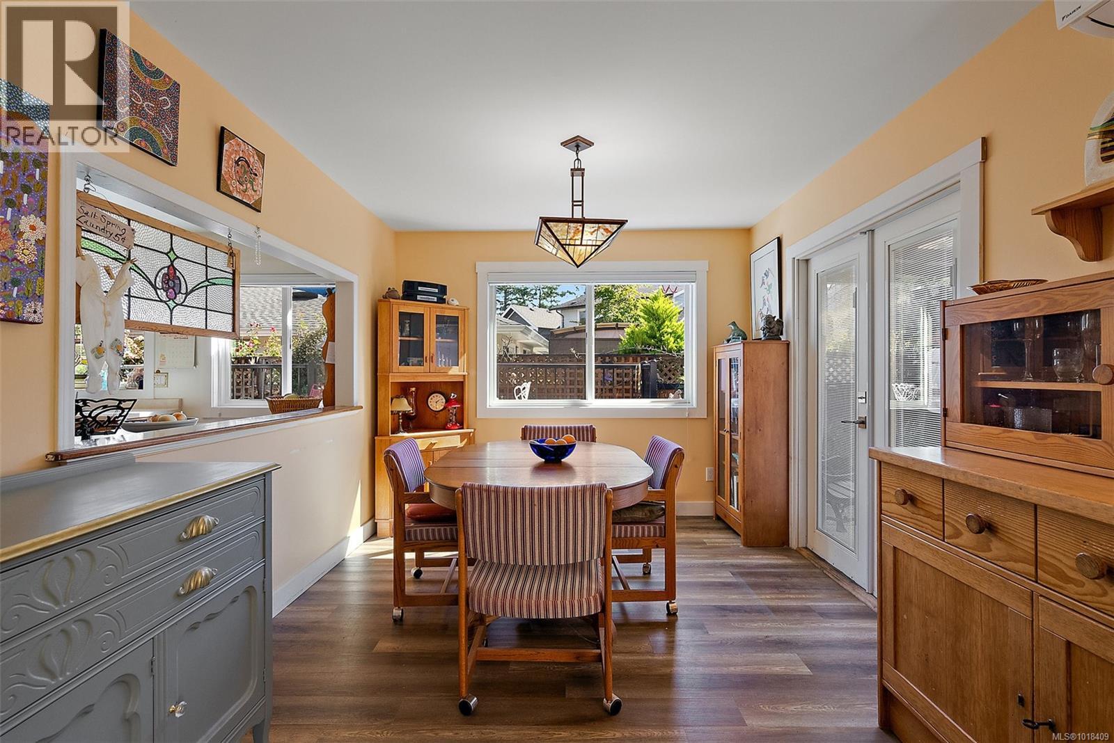 10386 Resthaven Dr, Sidney, British Columbia  V8L 3H3 - Photo 10 - 1018409