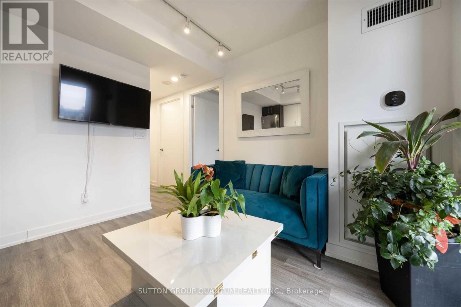 820 - 38 Joe Shuster Way, Toronto, Ontario  M6K 0A5 - Photo 6 - C12484719