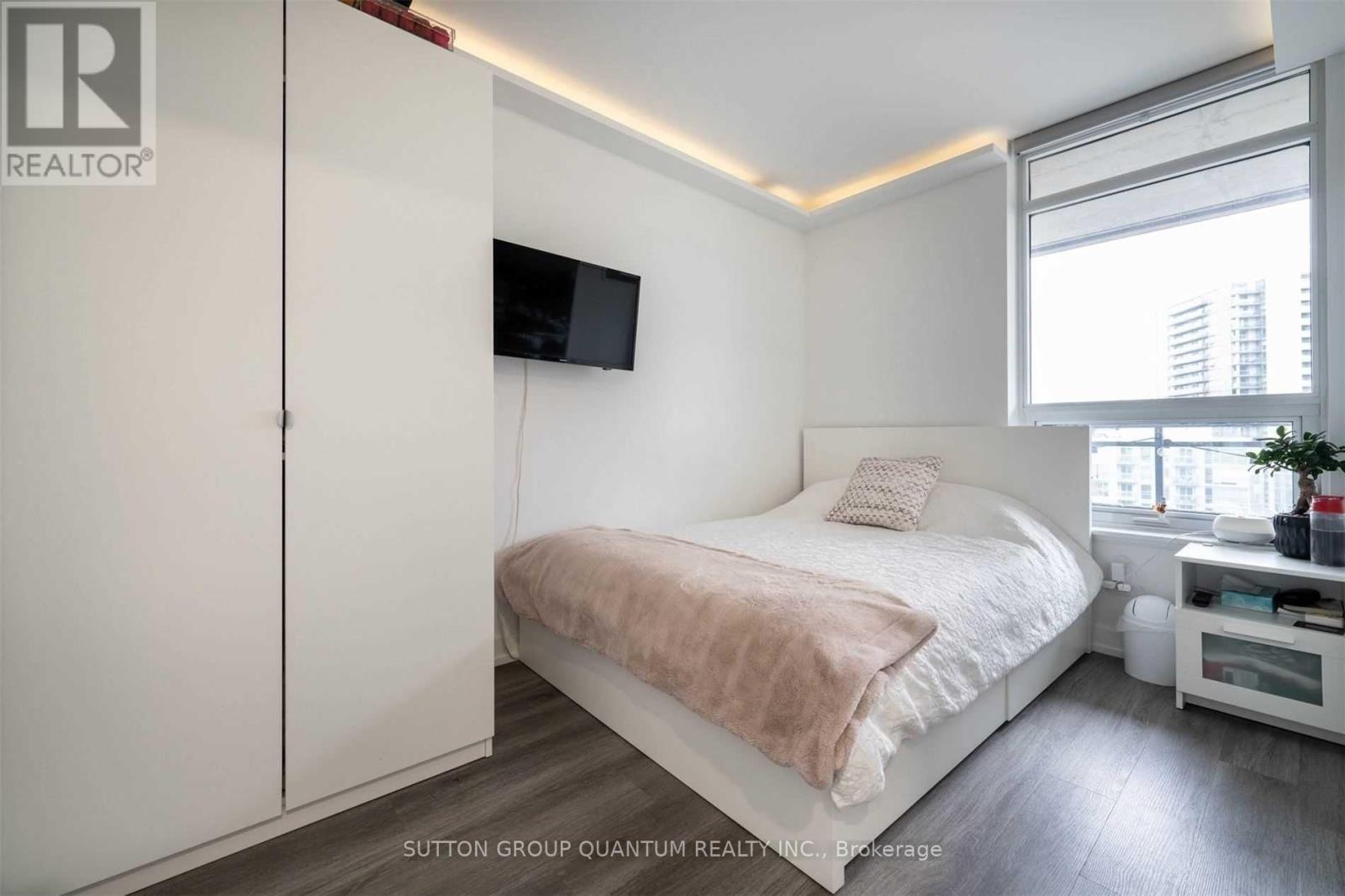 820 - 38 Joe Shuster Way, Toronto, Ontario  M6K 0A5 - Photo 7 - C12484719